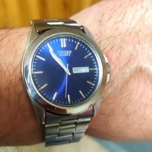 Citizen Quartz Men's Luxury Watch, Dark Blue Face + new battery + sized right